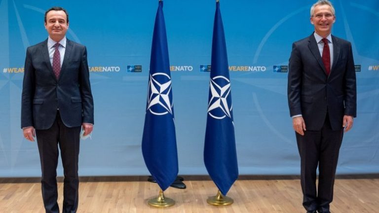 Një ditë para takimit në Bruksel, shefi i NATO-s takon Kurtin dhe Vuçiqin
