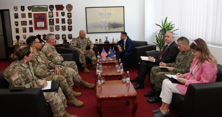 Mehaj takohet me komandantin e IOWA-s, zotohen për thellim të bashkëpunimit