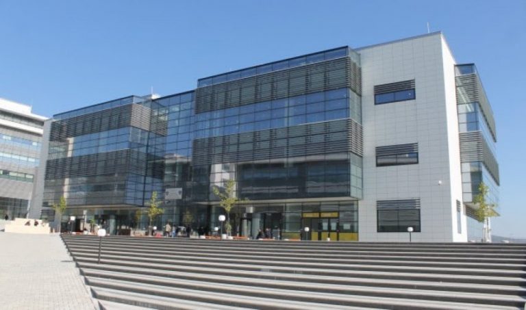 Dyshimi per vrasjen e tre shqiptarëve, ndaj një serbi ngrihet aktakuzë për krime lufte