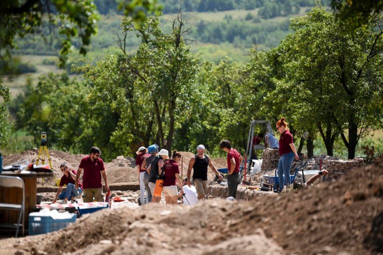 Ministri Çeku viziton lokalitetin arkeologjik “Ulpiana”