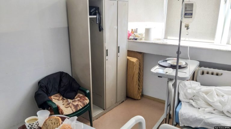 Shëndetësia në Kosovë, familjarët në rolin e infermierëve