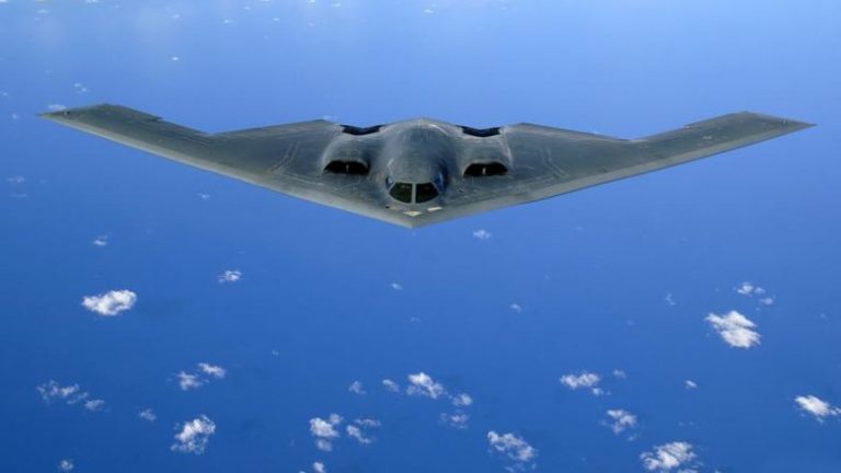 Pas modernizimit, bombarduesi amerikan B-2 Spirit që kushton 737 milionë dollarë – është bërë i paprekshëm ndaj sistemeve mbrojtëse ruse