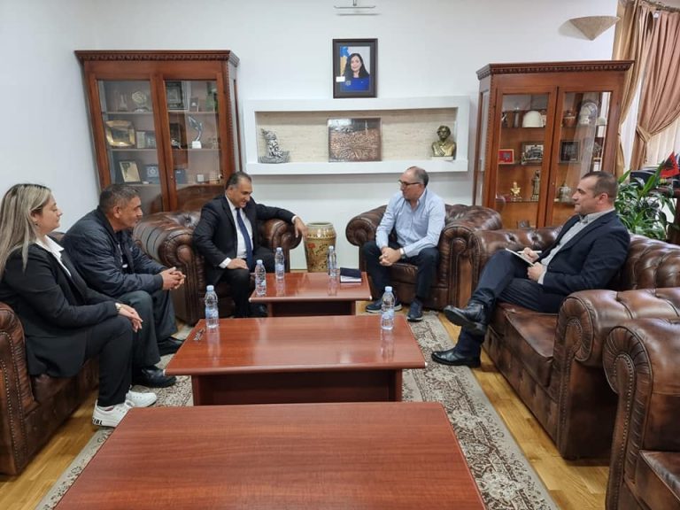 Totaj pret në takim kryetarin e PRBK-së, Albert Kinolli