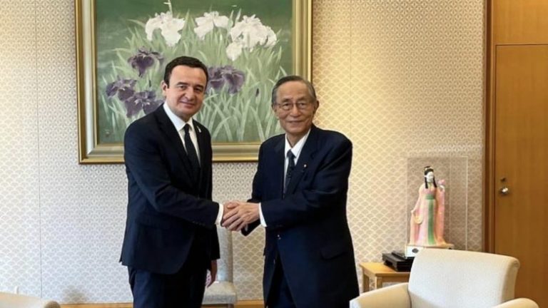 Kurti takohet me kryetarin e Kuvendit të Japonisë, kërkon më shumë investime japoneze në Kosovë