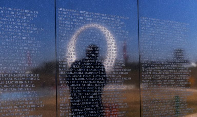 Kërkohet që Instituti për hetimin e krimeve të luftës të jetë i pavarur nga qeveria