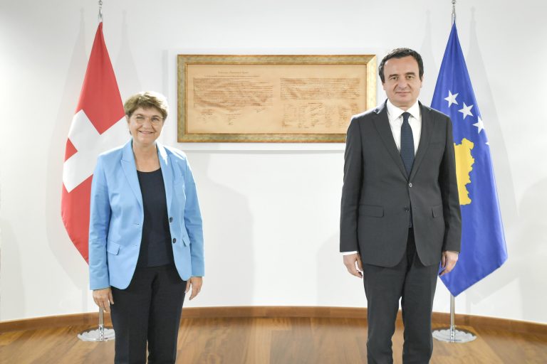 Kryeministri Kurti, priti në takim Ministren e Mbrojtjes së Zvicrës, Viola Amherd