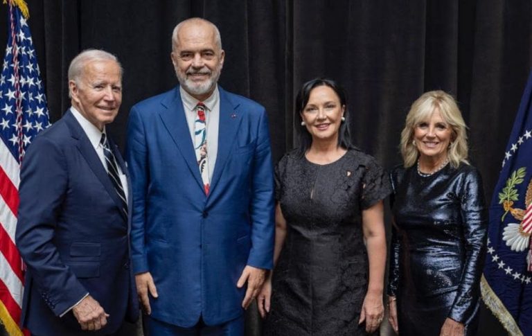Edhe Edi Rama publikon fotografi me presidentin Biden
