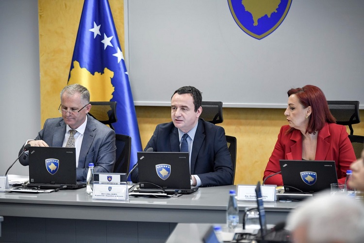 Sot mblidhet qeveria