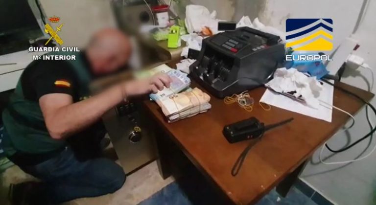 EUROPOL publikon pamjet nga operacioni në narko-bankë në Spanjë (VIDEO)