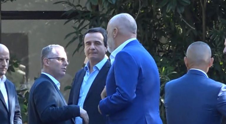 Përfundon takimi gati dy orësh mes Kurtit dhe Ramës