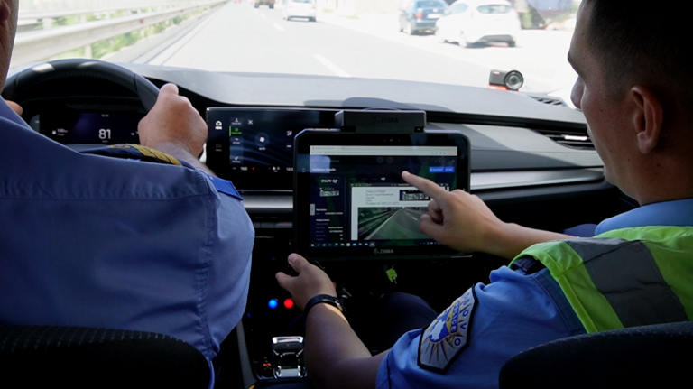 Veturat e policisë me pajisje inteligjente, polici: Tejkalimet e shpejtësisë kapen në distancë deri në 250 metra