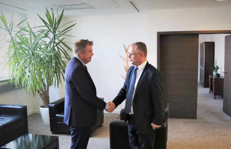 Bislimi pret në takim shefin e misionit të Luksemburgut në Kosovë