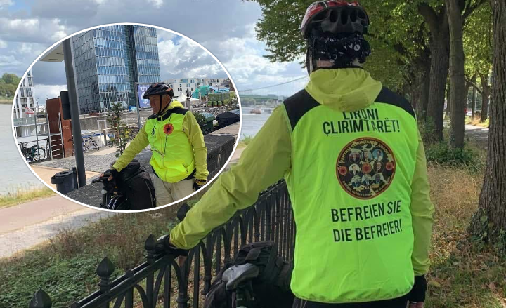 U nisën me biçikleta në Hagë, dy kosovarët takuan krerët e UÇK-së që po mbahen atje