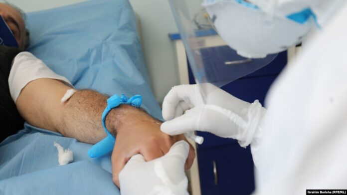 Anesteziologët po e lënë sektorin publik për atë privat, rrezikohen të zgjerohen listat e pritjes