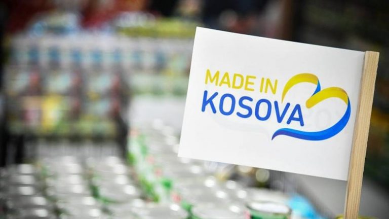 Prodhuesit kërkojnë që Qeveria e Kosovës ta rishikoj vendimin për ndalesën e eksporteve të produkteve esenciale, Ministria e Tregtisë dhe Kryeministria nuk përgjigjen