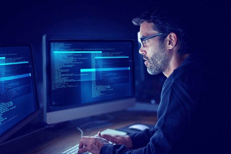 Ndërhyrja e hakerëve në media e institucione në Kosovë, eksperti i fushës alarmon për ashpërsim të sulmeve kibernetike