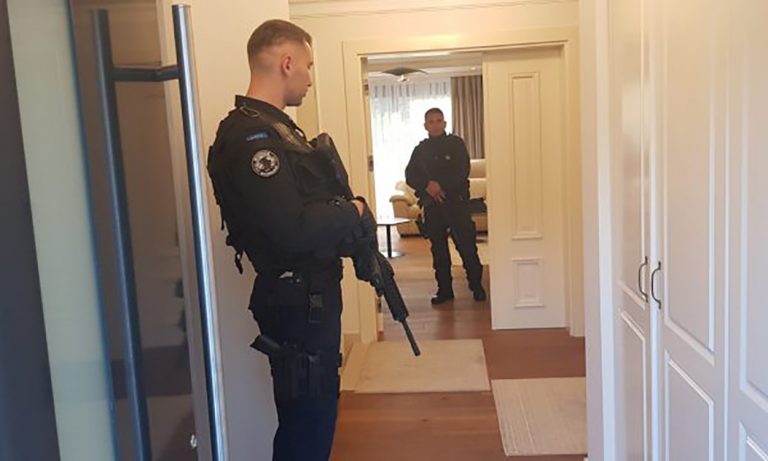 Arrestohen 22 persona, ngrihen gjysmë milioni euro e sekuestrohen 129 vetura