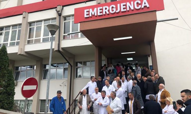 Nga greva në protestë/Shoqata Sindikale e QKUK-së me kërkesa për Qeverinë