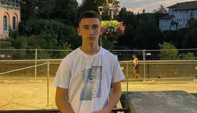 I riu nga fshati Piranë ndërron jetë në Itali, bie nga kati i dytë