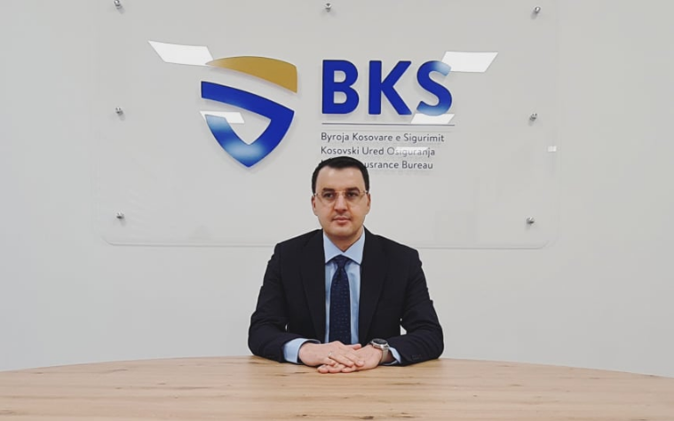 Mazreku: Policia dhe stikerat ulën numrin e automjeteve të paregjistruara