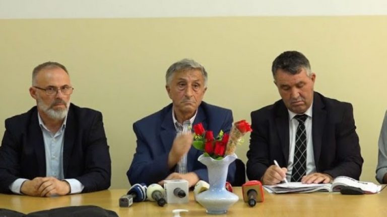 Mësimdhënësit afat Muratit: Nëse nuk i ekzekutoni pagat deri nesër të padisim sërish