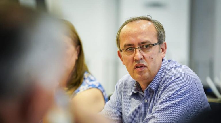 Hoti: Amerika i kërkoi Qeverisë të shtyjë vendimin për targat, këta shkojnë takohen me Petoviqin në Bruksel