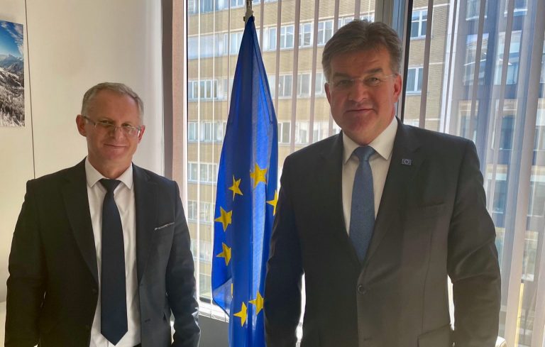 Lajçak-Bislimit: Na duhet zgjidhje urgjente për targat, dhuna apo eskalimi të papranueshme