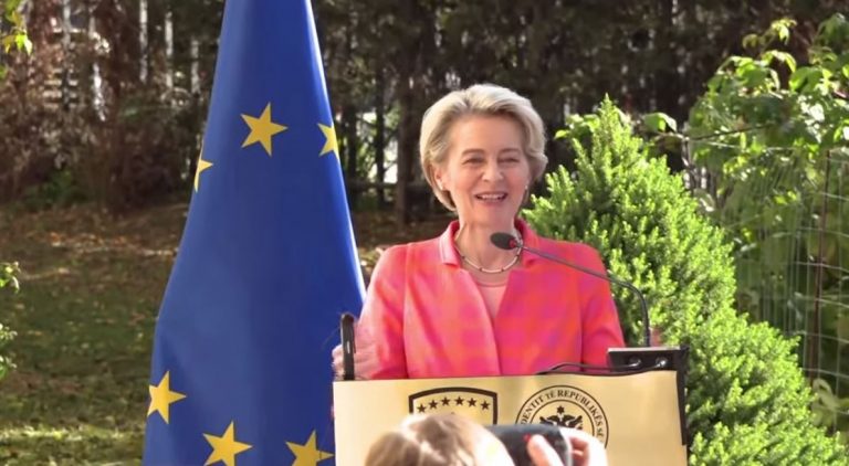 Von der Leyen për vendimin për targat: Rregullat duhet të respektohen në çdo shtet
