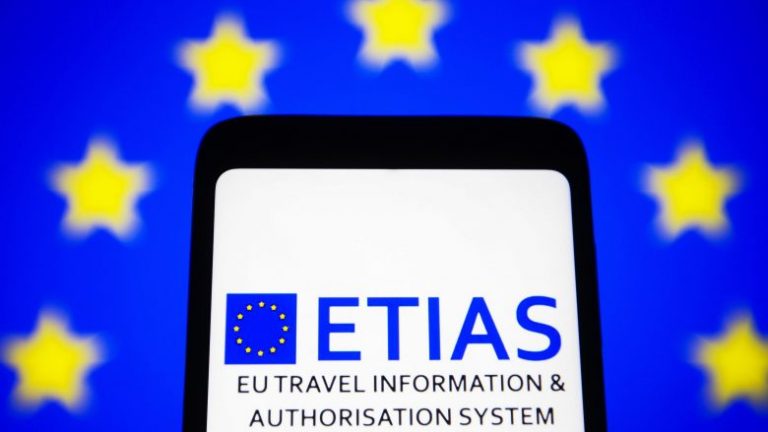 Sistemi ETIAS zyrtarisht hyn në fuqi në nëntor 2023