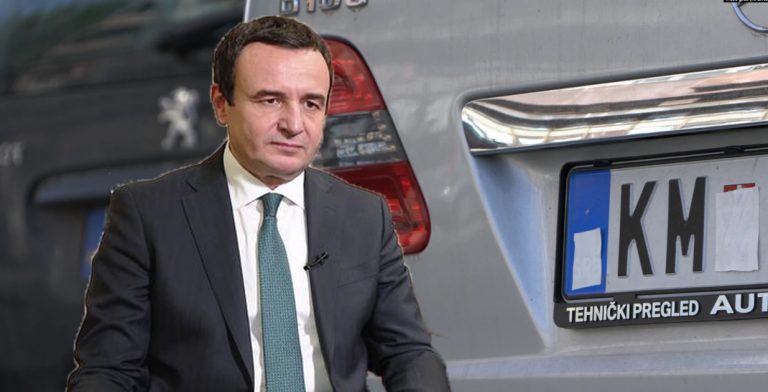 Analistët: Qeveria të rishqyrtojë vendimin për targat