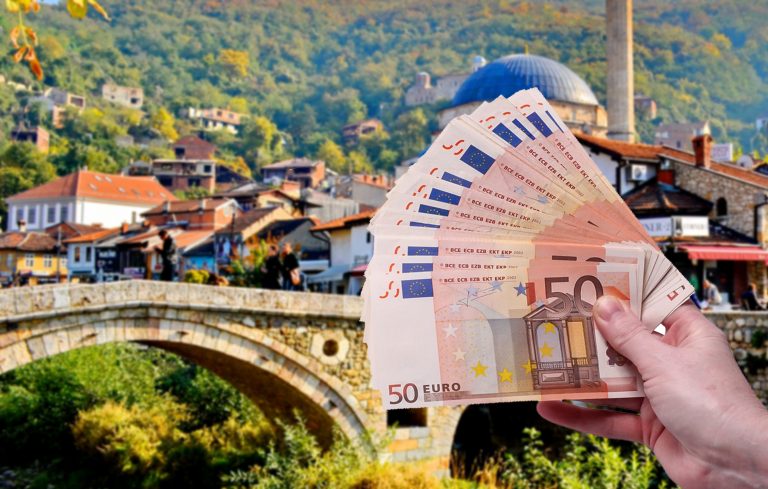 Tregu i Kosovës mbushet me para false, më së shumti 50-she të falsifikuara