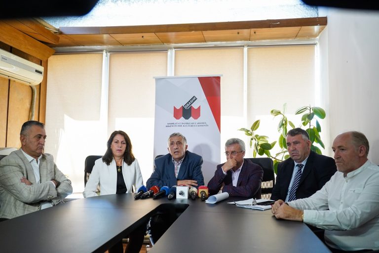 ​SBASHK-u mblidhet të hënën: Diskutojmë për vendimin skandaloz të MASHTI-it për tekstet shkollore