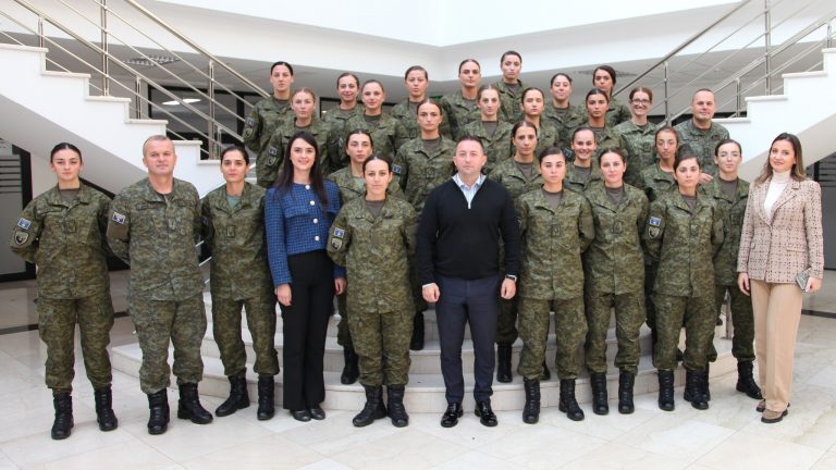 Mehaj pret në takim 25 ushtaret e reja të FSK-së: Janë në gjendje të vdesin për atdheun