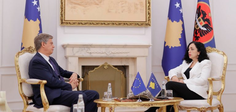 Osmani takohet me shefin e EULEX-it, flasin për zhvillimet në veri