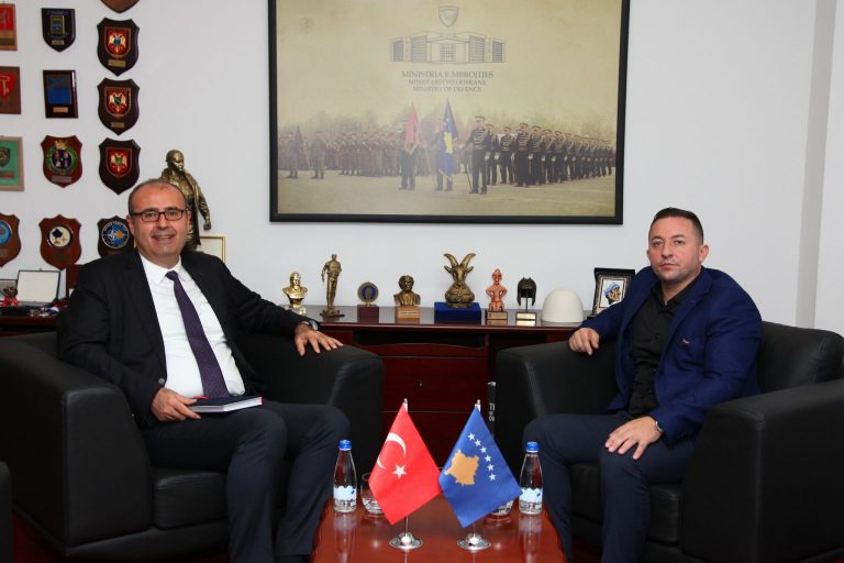Mehaj takohet me ambasadorin turk, Kosovës i premtohet mbështetje