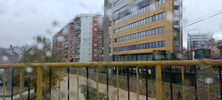 Parashikimi i motit, vranët dhe me shi