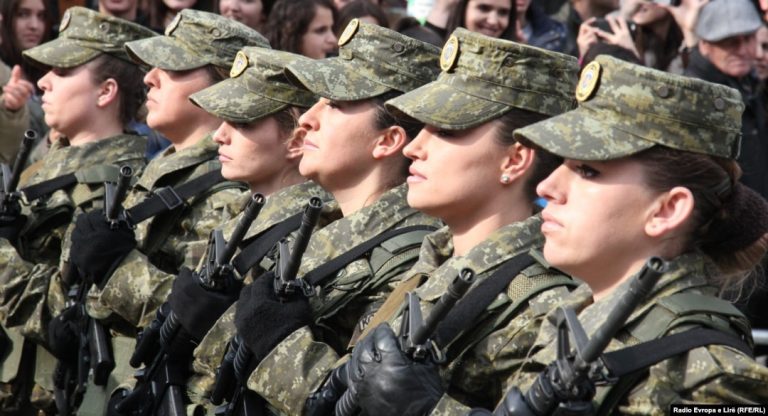 Rritet numri i vajzave dhe grave ushtare në FSK
