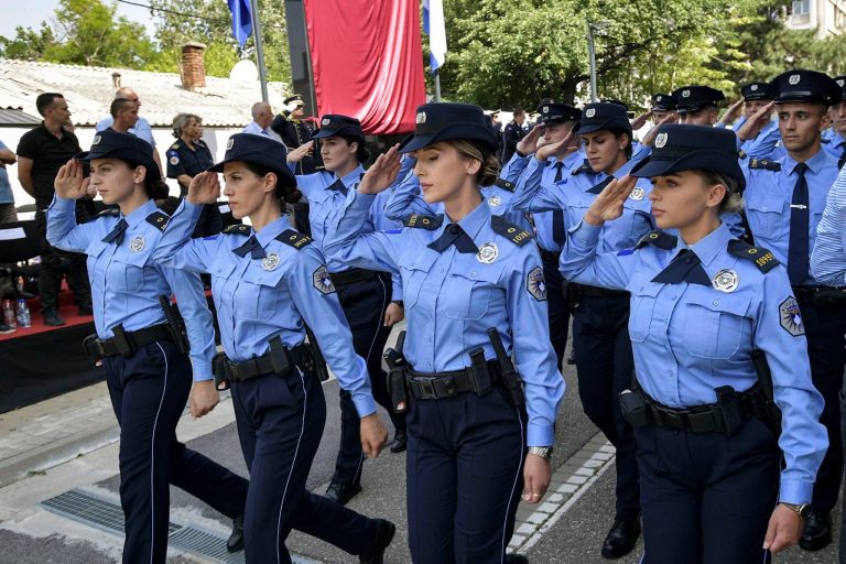 Policia s’u zu në befasi me dorëheqjet e serbëve, mbi 400 kadetë në pritje të diplomimit