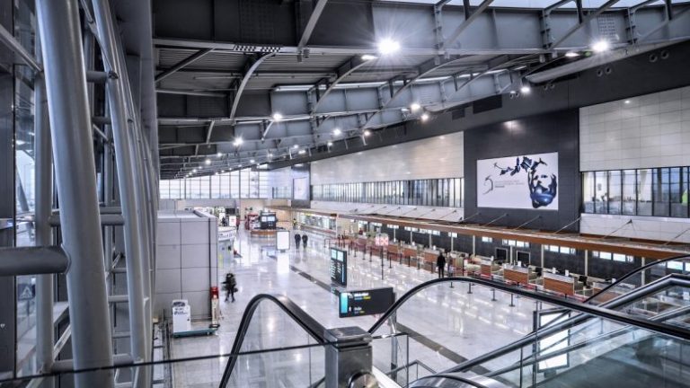 Kishte vjedhur në hapësirat e aeroportit, Policia e Kosovës ndalon shtetasin e Suedisë