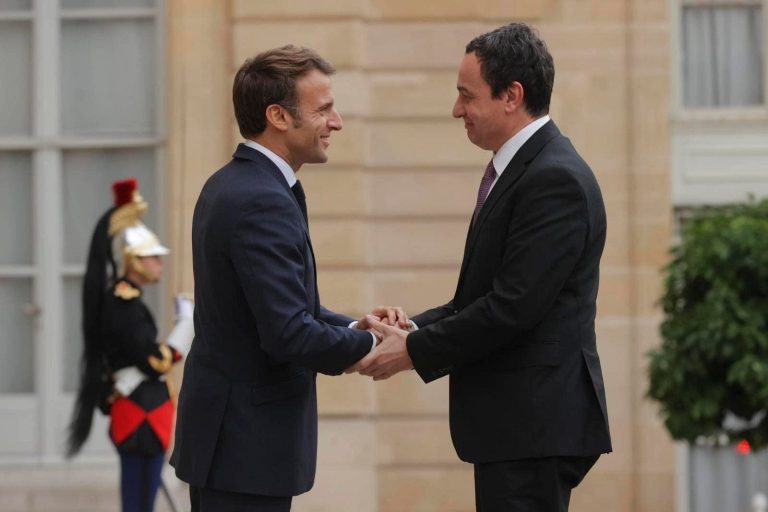 Franca i kërkon Kosovës të pranojë propozimin e Borrellit për targat