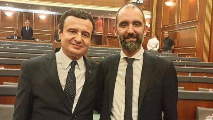 Abrashi: Vuçiqi e Borrelli edhe po të kishin pasur pendrek e revole, Albini nuk ju kish lëshu pe