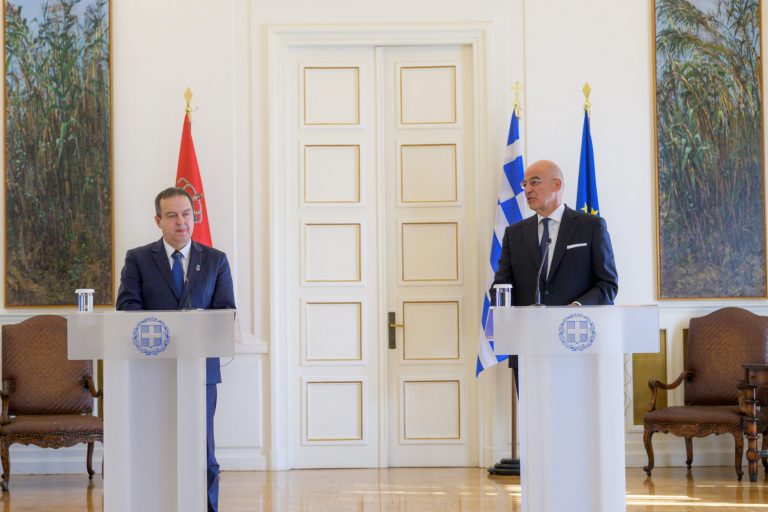 Greqia pro një kompromisi politik mes Kosovës e Serbisë