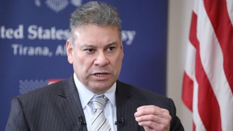 Escobar: Pas qeverive, plani franko-gjerman edhe për publikun