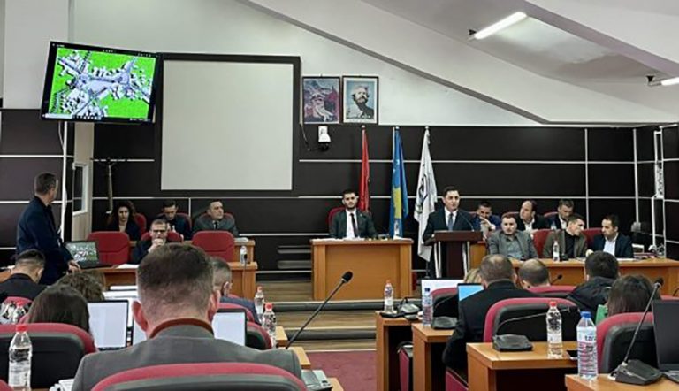 Malisheva shpall “Qytetar nderi” tri personalitete