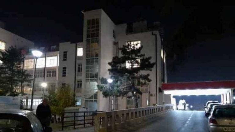 Një 20-vjeçare në Malishevë tenton t’i jap fund jetës, dërgohet me urgjencë në QKUK