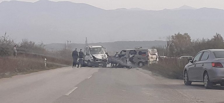 Aksident me dy të lënduar në Krushë të Vogël