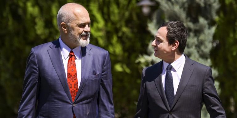 Edi Rama thumbon Albin Kurtin