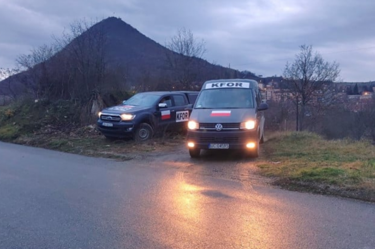 Vendosja e barrikadave në veri, arrijnë trupat e KFOR-it