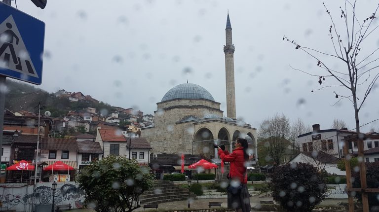 Rrebeshe shiu dhe rënie e temperaturave, ky është parashikimi i motit për ditët e ardhshme