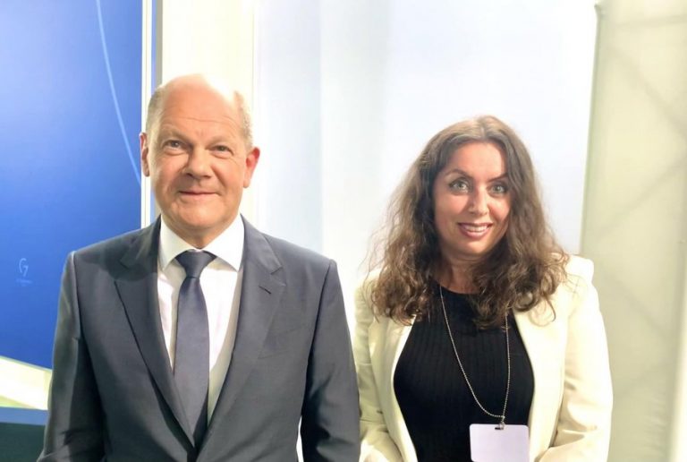 Kosovarja që e shoqëroi kancelarin gjerman në Tiranë